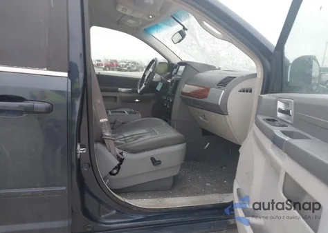 2008 Chrysler Town & Country Touring z USA, uszkodzony, nr VIN 2A8HR54P68R136804